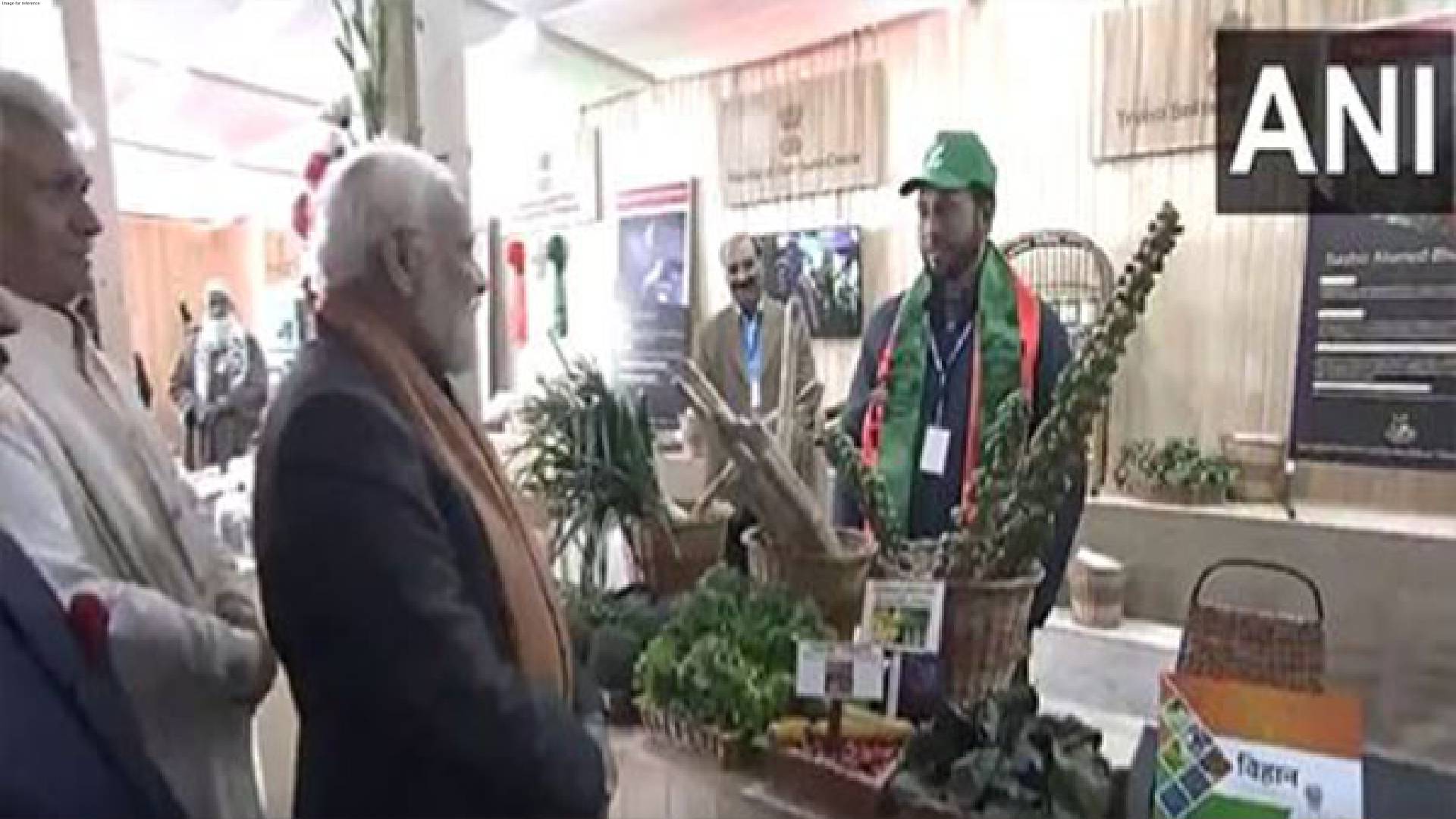PM Modi meets local entrepreneurs, craftsmen in Srinagar